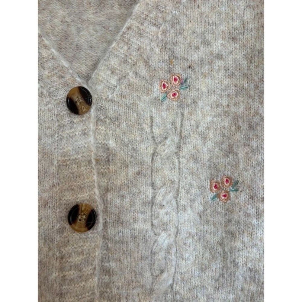 Vintage inspired floral cardigan - Picture 2 of 6